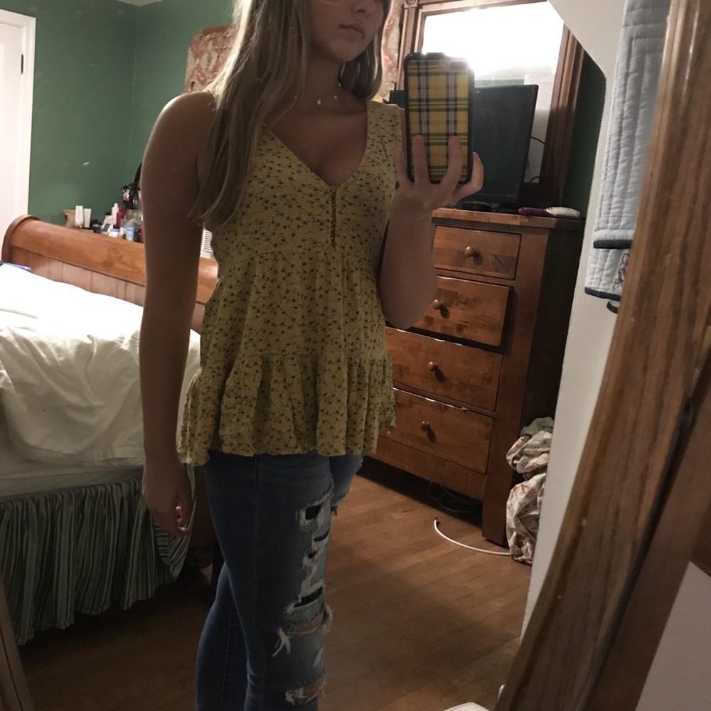 v cute tank top